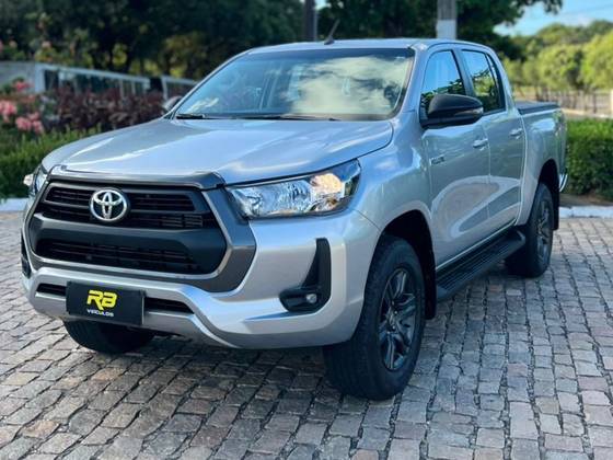 TOYOTA HILUX 2.8 D-4D TURBO DIESEL CD SR 4X4 AUTOMÁTICO TOYOTA HILUX 2.8 D-4D TURBO DIESEL CD SR 4X4 AUTOMÁTICO